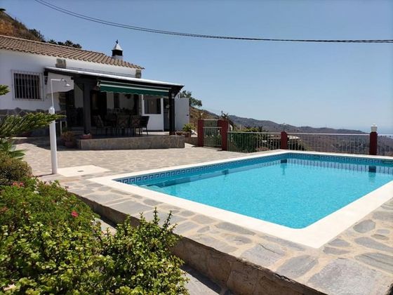 Foto 1 de Venta de casa en Almuñecar de 3 habitaciones con terraza y piscina