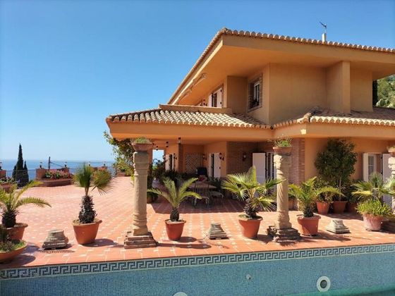Foto 2 de Venta de casa en La Herradura de 5 habitaciones con terraza y piscina