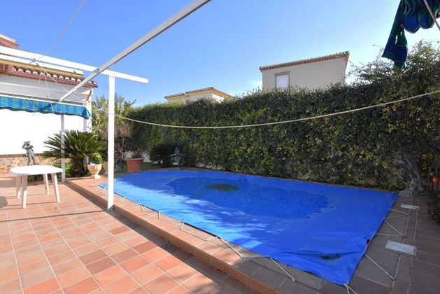 Foto 2 de Xalet en venda a Zubia (La) de 6 habitacions amb terrassa i piscina