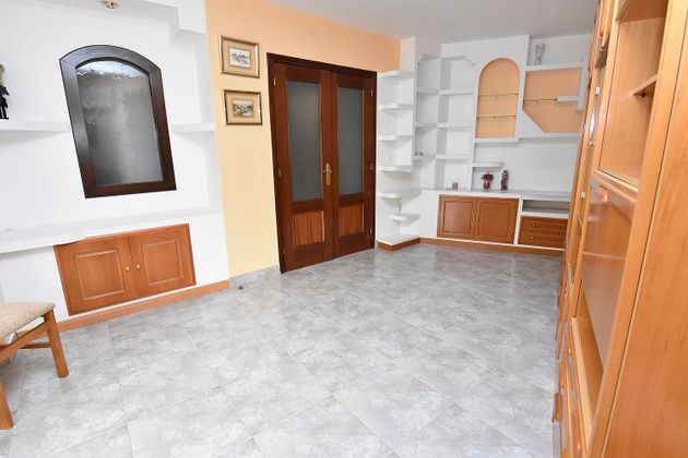 Foto 2 de Venta de piso en Zubia (La) de 2 habitaciones con terraza y aire acondicionado