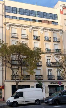 Foto 1 de Àtic en venda a calle De Narváez de 3 habitacions amb terrassa i balcó