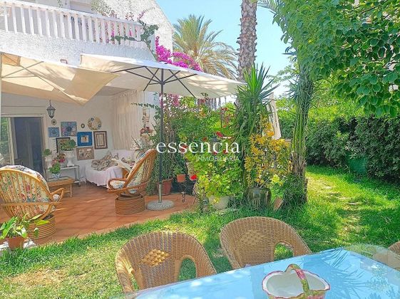 Foto 1 de Xalet en venda a Playa de Gandia de 3 habitacions amb terrassa i jardí