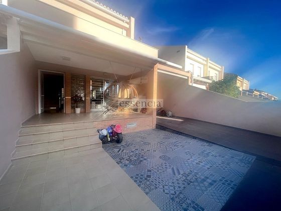 Foto 1 de Casa adossada en venda a Daimús de 4 habitacions amb terrassa i piscina