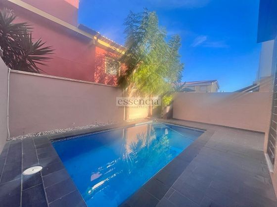 Foto 2 de Casa adosada en venta en Daimús de 4 habitaciones con terraza y piscina