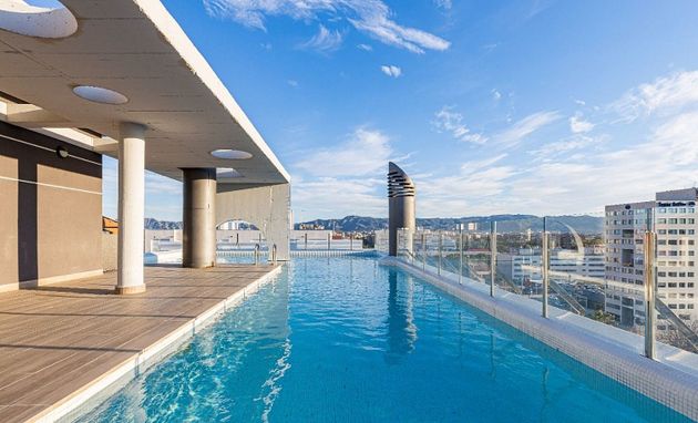 Foto 1 de Pis en venda a Juan Carlos I de 4 habitacions amb terrassa i piscina