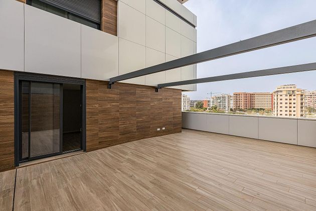 Foto 1 de Venta de piso en Juan Carlos I de 3 habitaciones con terraza y piscina