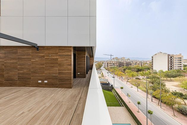 Foto 2 de Venta de piso en Juan Carlos I de 3 habitaciones con terraza y piscina
