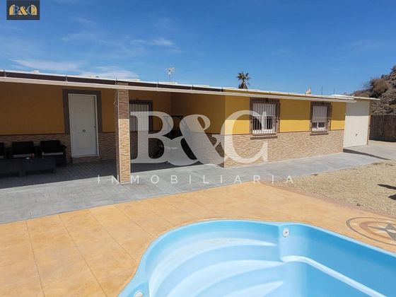 Foto 1 de Casa rural en venda a Águilas ciudad de 3 habitacions amb piscina i garatge