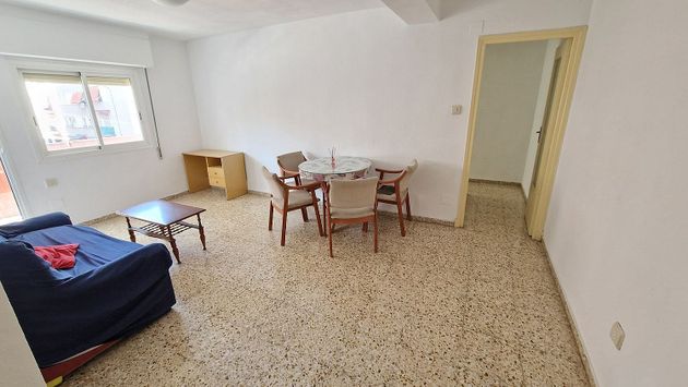 Foto 2 de Piso en venta en calle Pantano de Camarillas de 3 habitaciones con terraza y ascensor