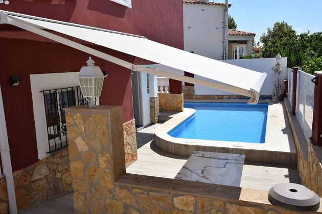Foto 2 de Xalet en venda a calle França de 5 habitacions amb terrassa i piscina