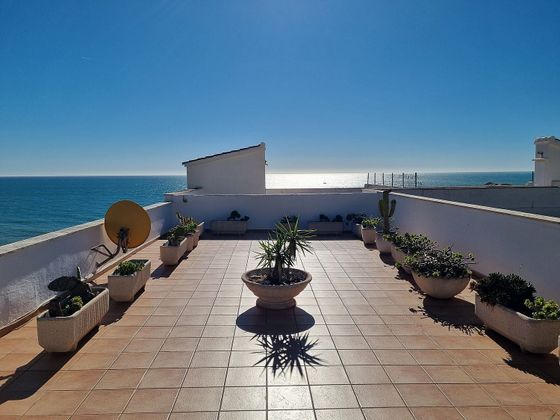 Foto 1 de Ático en venta en paseo Marítimo de 2 habitaciones con terraza y piscina