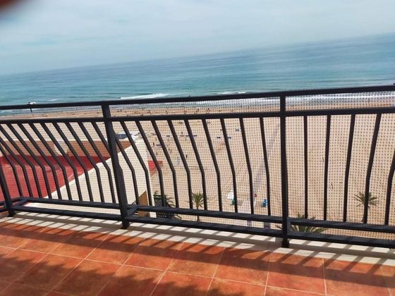 Foto 2 de Piso en venta en Playa de Gandia de 3 habitaciones con terraza y jardín