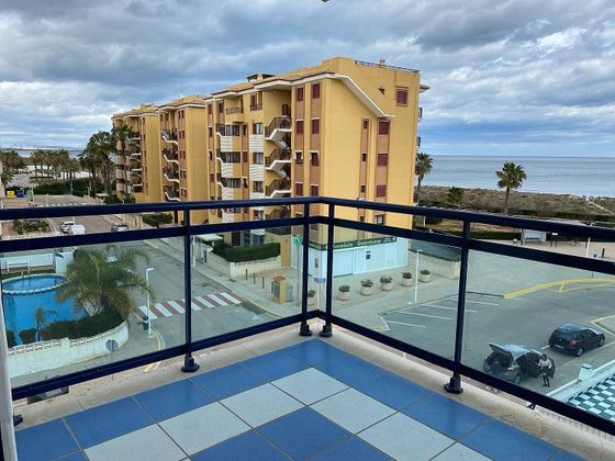 Foto 1 de Piso en alquiler en Guardamar de 2 habitaciones con terraza y piscina