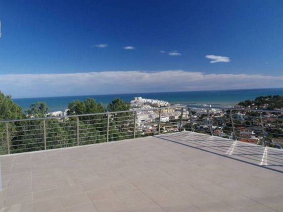 Foto 1 de Casa adossada en venda a avenida Grecia de 2 habitacions amb terrassa i piscina
