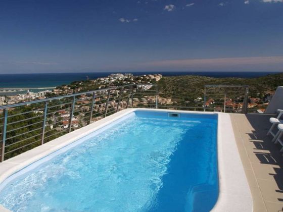 Foto 2 de Casa adossada en venda a avenida Grecia de 2 habitacions amb terrassa i piscina
