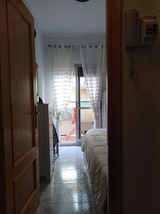 Foto 2 de Venta de piso en calle Vinaros de 3 habitaciones con terraza