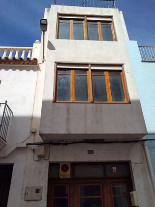 Foto 1 de Casa en venda a calle La Cruz de 4 habitacions amb terrassa