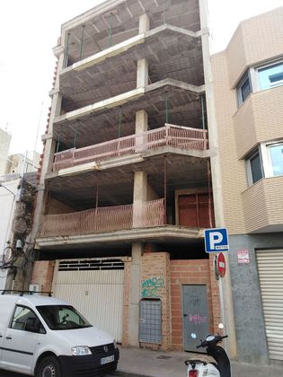 Foto 2 de Edifici en venda a calle Ulldecona de 950 m²