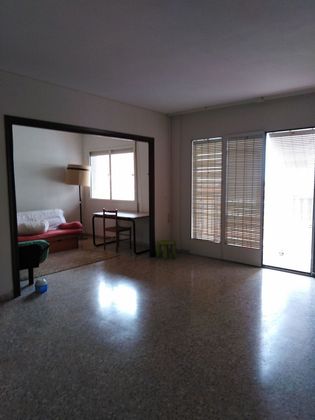 Foto 1 de Venta de piso en calle Jacinto Benavente de 4 habitaciones con terraza y jardín