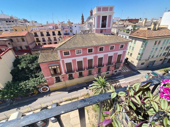 Foto 2 de Pis en venda a El Mercat de 5 habitacions amb balcó i aire acondicionat