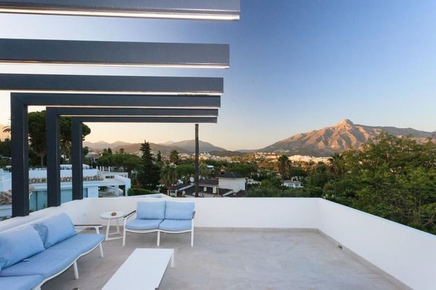 Foto 1 de Xalet en lloguer a Nueva Andalucía centro de 5 habitacions amb terrassa i piscina