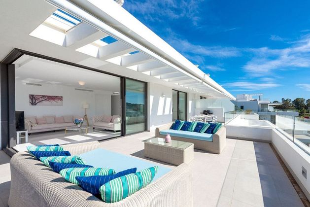 Foto 1 de Alquiler de ático en Paraíso - Atalaya- Benamara de 3 habitaciones con terraza y piscina