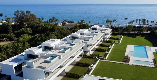 Foto 2 de Casa en lloguer a Lomas de Marbella Club - Puente Romano de 4 habitacions amb terrassa i piscina