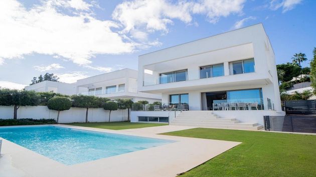 Foto 1 de Alquiler de casa en Guadalmina de 5 habitaciones con terraza y piscina