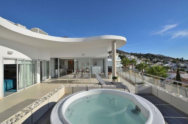 Foto 2 de Ático en venta en Las Gaviotas de 3 habitaciones con terraza y piscina