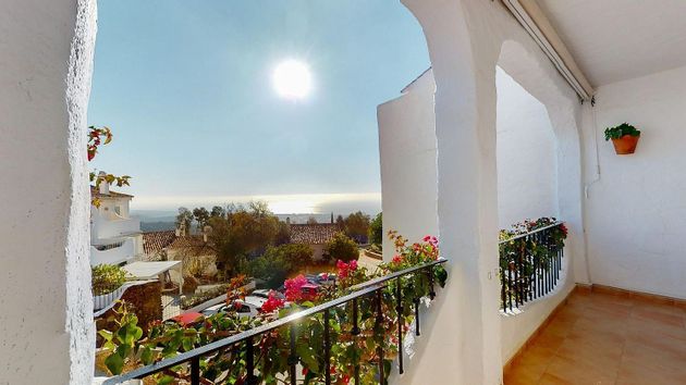 Foto 1 de Dúplex en venta en Los Monteros - Bahía de Marbella de 2 habitaciones con terraza y piscina