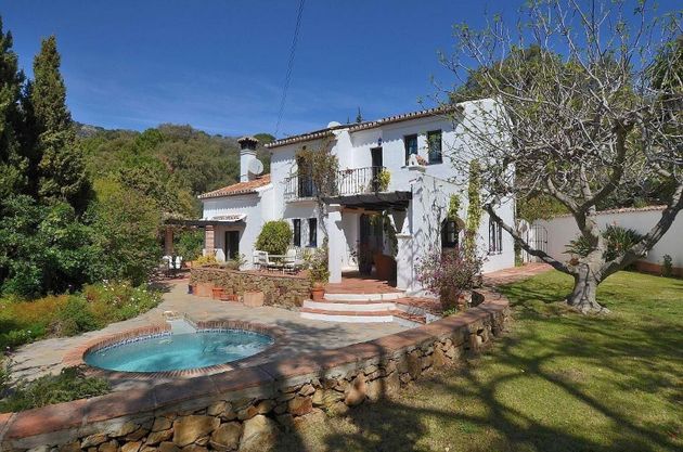 Foto 1 de Casa rural en venda a Casares de 4 habitacions amb terrassa i piscina