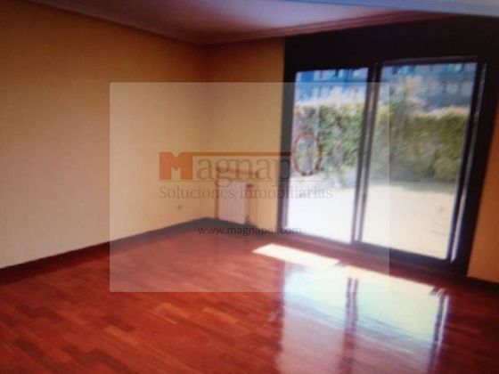 Foto 1 de Alquiler de piso en El Soto de la Moraleja de 1 habitación con piscina y garaje