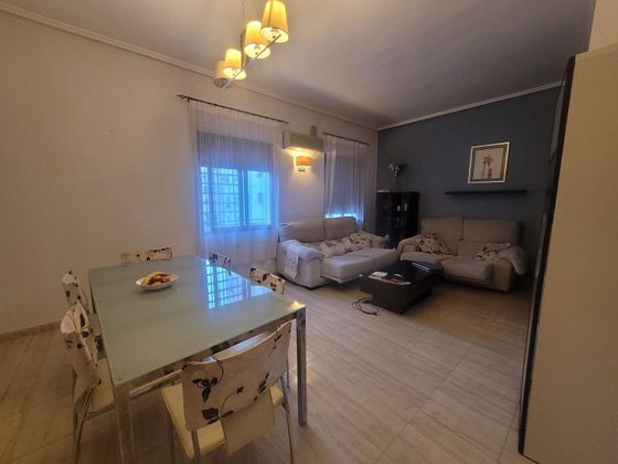 Foto 2 de Pis en lloguer a avenida Perez Galdos de 3 habitacions amb mobles i aire acondicionat