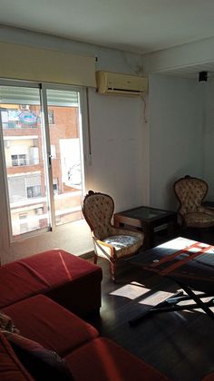 Foto 2 de Pis en lloguer a calle Caravaca de 4 habitacions amb mobles i aire acondicionat