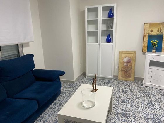 Foto 2 de Piso en alquiler en calle Mariano Cúber de 2 habitaciones con terraza y muebles