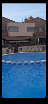 Foto 1 de Alquiler de casa adosada en avenida Cortes de Medio de 5 habitaciones con terraza y piscina