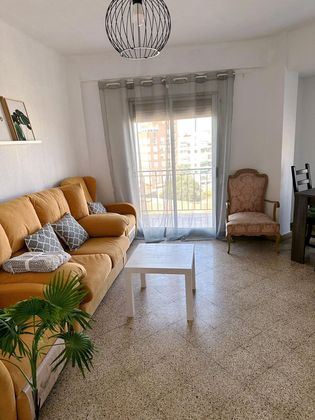 Foto 2 de Piso en alquiler en calle Del Doctor Olóriz de 4 habitaciones con muebles y balcón