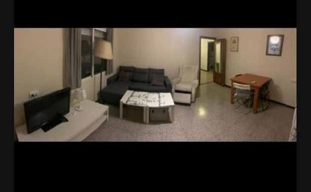 Foto 1 de Alquiler de piso en calle De Ramón Gordillo de 3 habitaciones con muebles y balcón