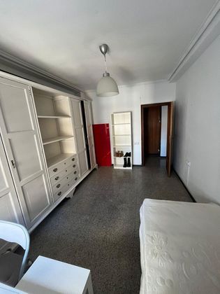 Foto 2 de Alquiler de piso en calle De Ramón Gordillo de 3 habitaciones con muebles y balcón