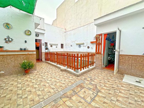 Foto 1 de Casa adosada en venta en Valencina de la Concepción de 2 habitaciones con piscina