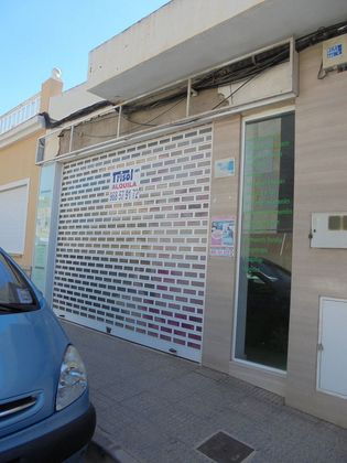 Foto 1 de Alquiler de local en calle Cartagena de 236 m²