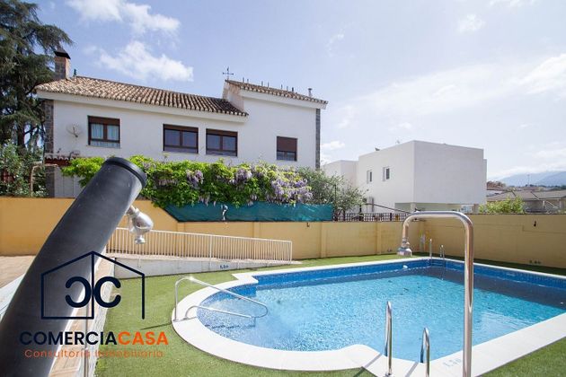Foto 2 de Piso en venta en Huétor Vega de 2 habitaciones con piscina y balcón