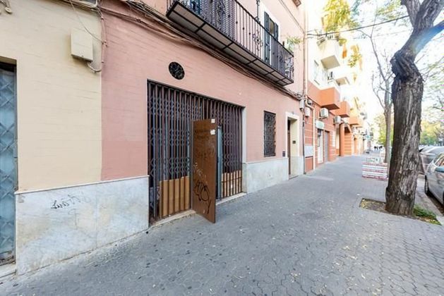 Foto 2 de Local en venda a calle Fray Isidoro de Sevilla de 327 m²