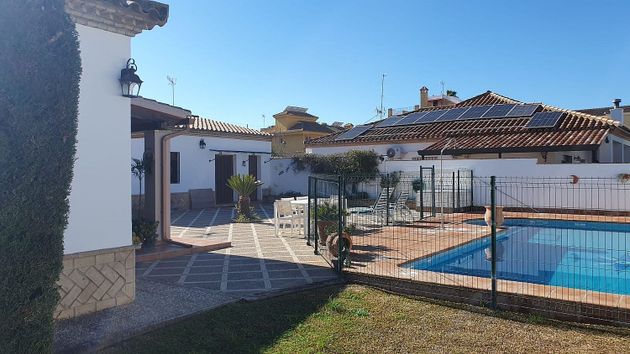 Foto 1 de Xalet en venda a Villanueva del Ariscal de 4 habitacions amb piscina i jardí