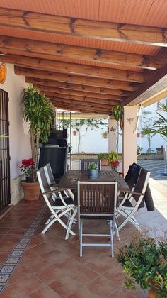 Foto 2 de Venta de chalet en Villanueva del Ariscal de 4 habitaciones con piscina y jardín
