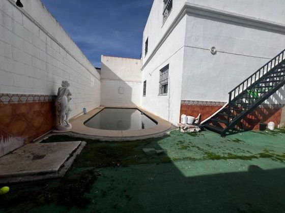 Foto 1 de Venta de casa adosada en Albaida del Aljarafe de 5 habitaciones con terraza y piscina