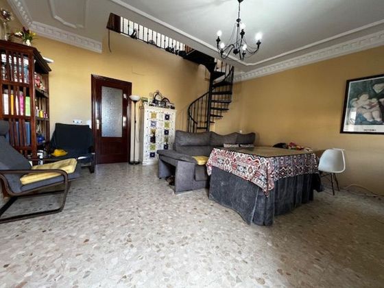 Foto 2 de Casa adossada en venda a Albaida del Aljarafe de 5 habitacions amb terrassa i piscina