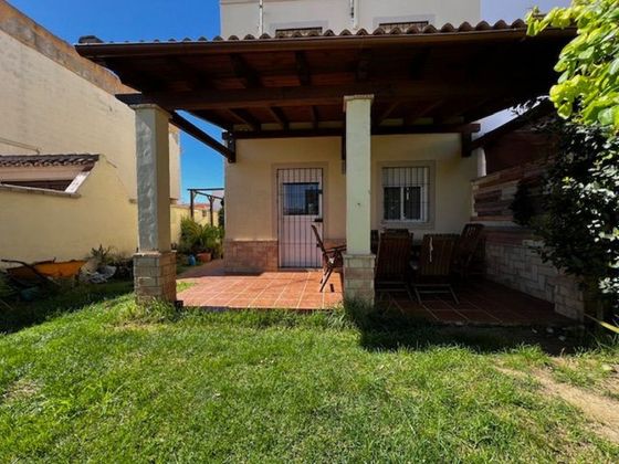 Foto 1 de Casa en venda a Albaida del Aljarafe de 3 habitacions amb terrassa i piscina