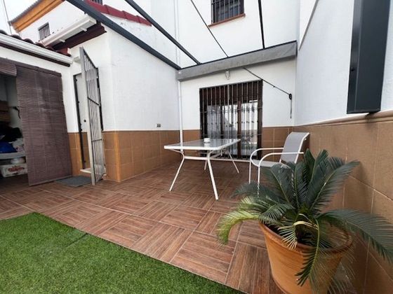 Foto 2 de Casa adossada en venda a Olivares de 4 habitacions amb terrassa i piscina