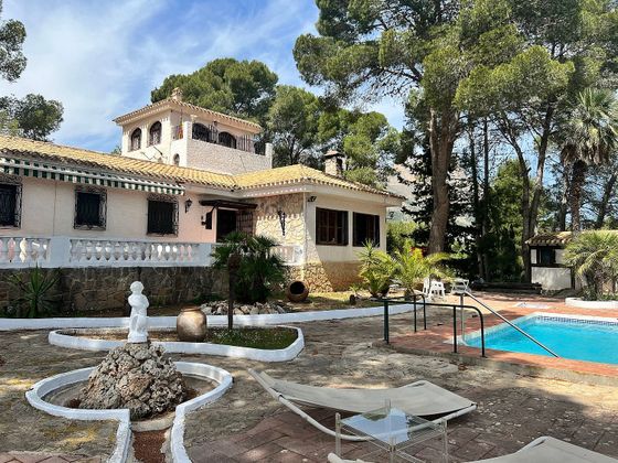 Foto 1 de Chalet en venta en Nucia (la) de 8 habitaciones con terraza y piscina